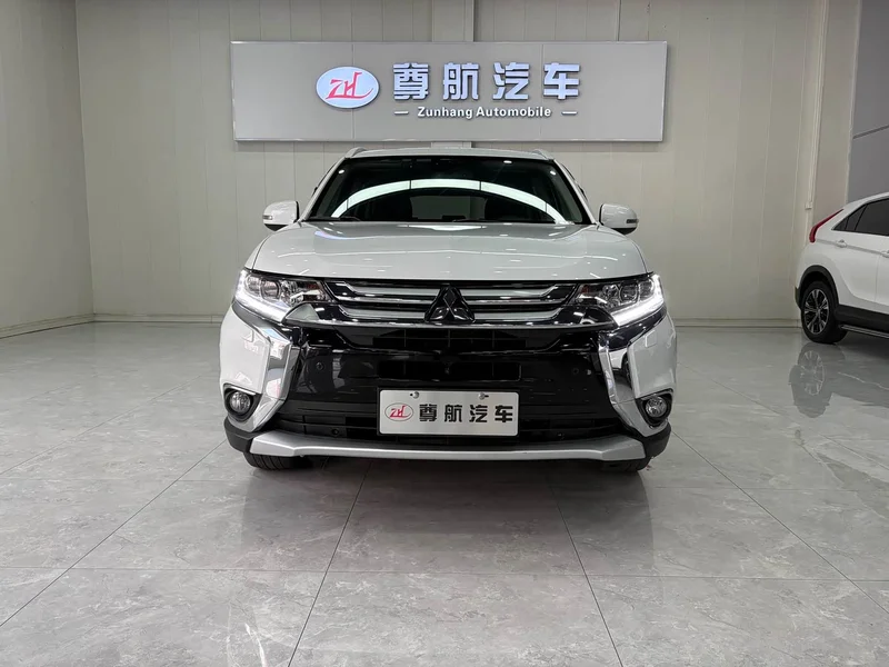 Mitsubishi Outlander — фото 3
