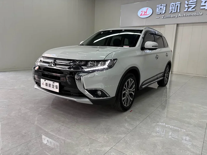 Mitsubishi Outlander — фото 4