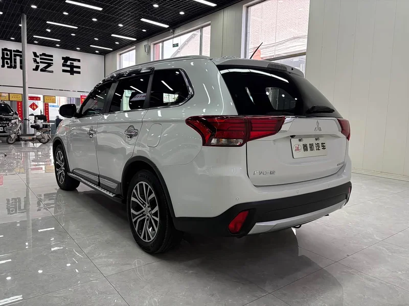 Mitsubishi Outlander — фото 6