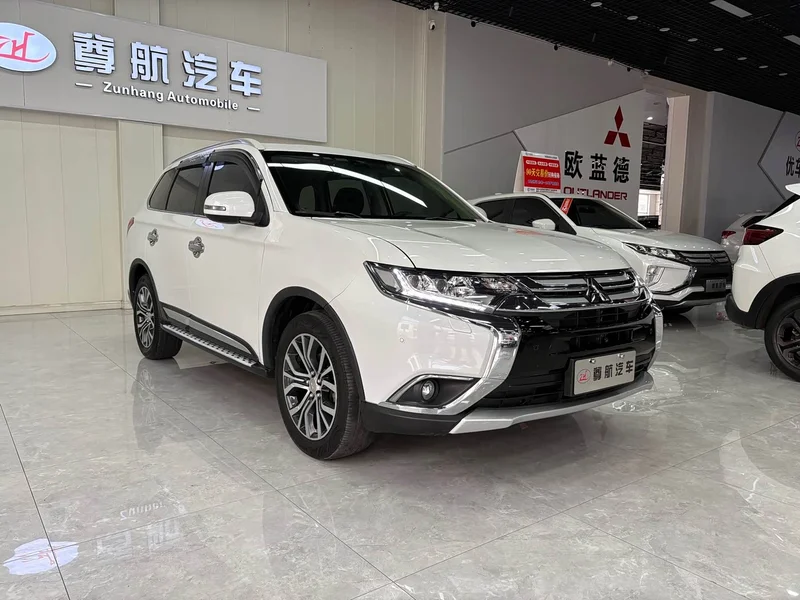 Mitsubishi Outlander — фото 10
