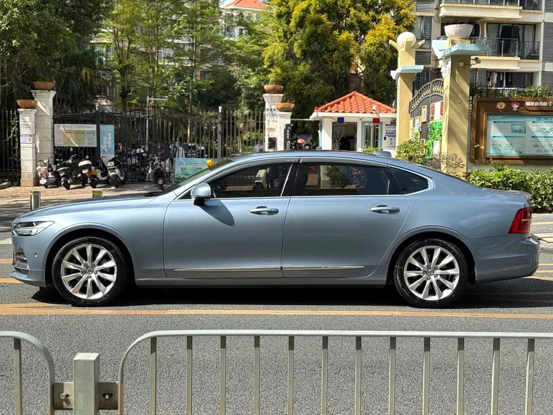 Volvo S90 — фото 16