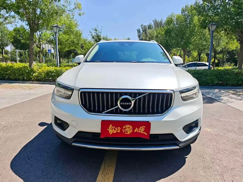 Volvo XC40 — фото 2