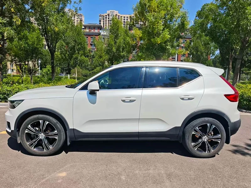 Volvo XC40 — фото 3