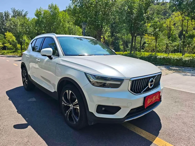 Volvo XC40 — фото 7