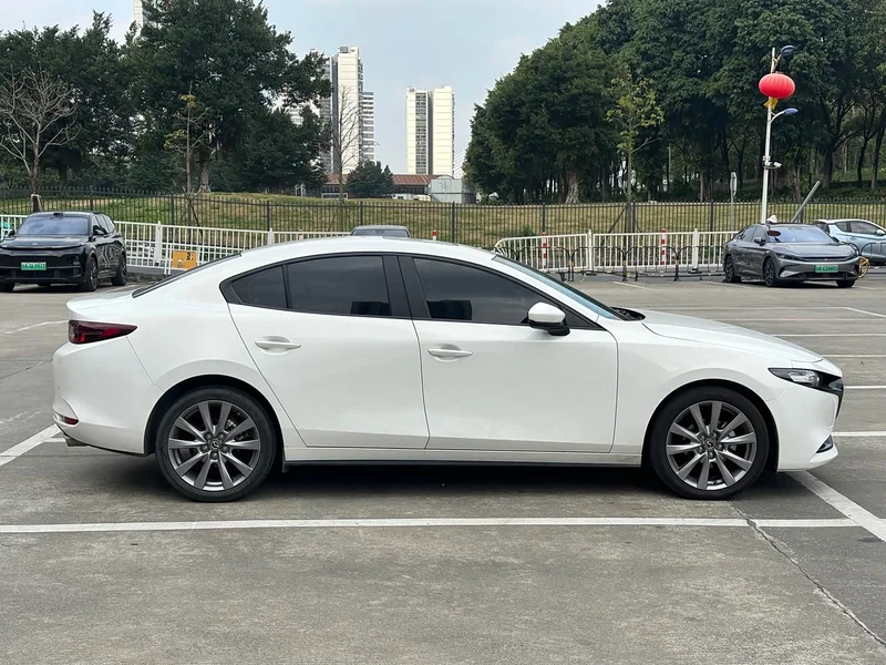 Mazda 3 Axela — фото 25