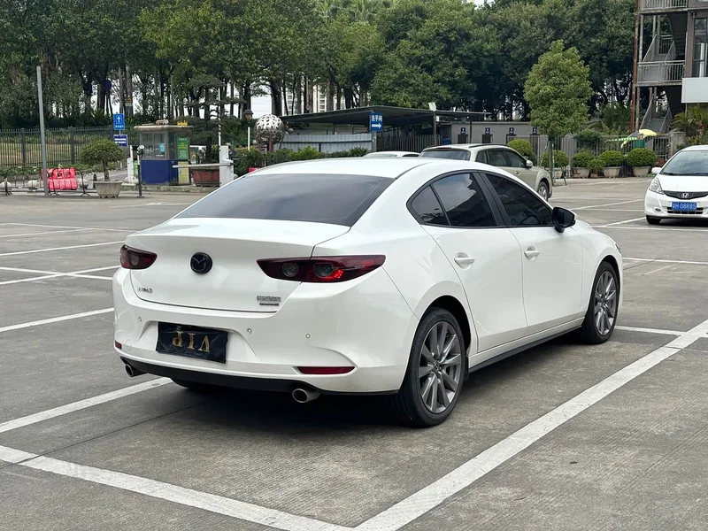 Mazda 3 Axela — фото 31