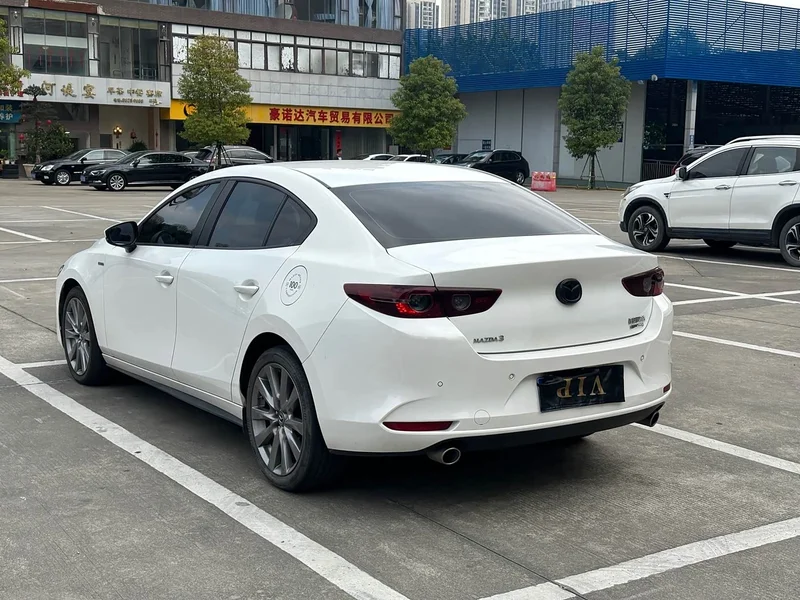Mazda 3 Axela — фото 32