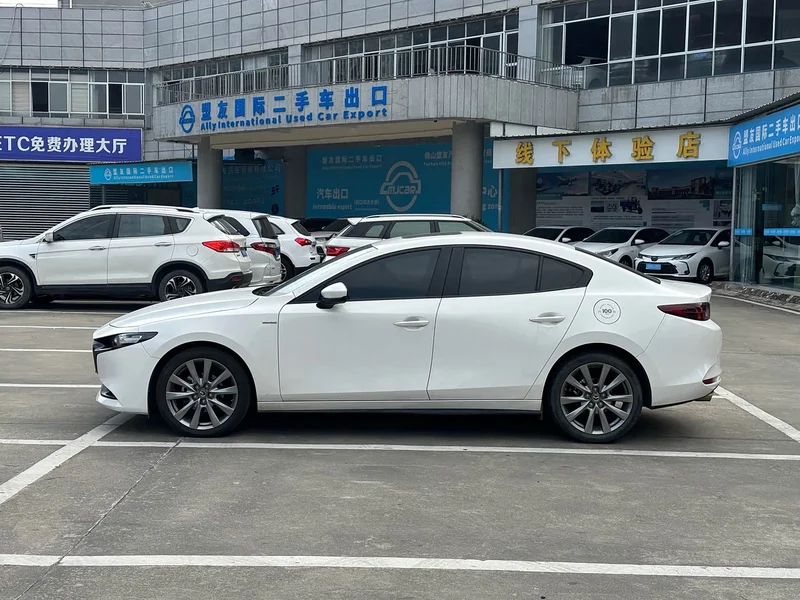 Mazda 3 Axela — фото 10