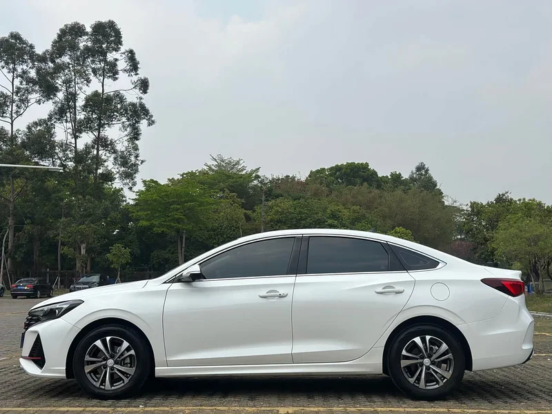 Changan Eado — фото 10