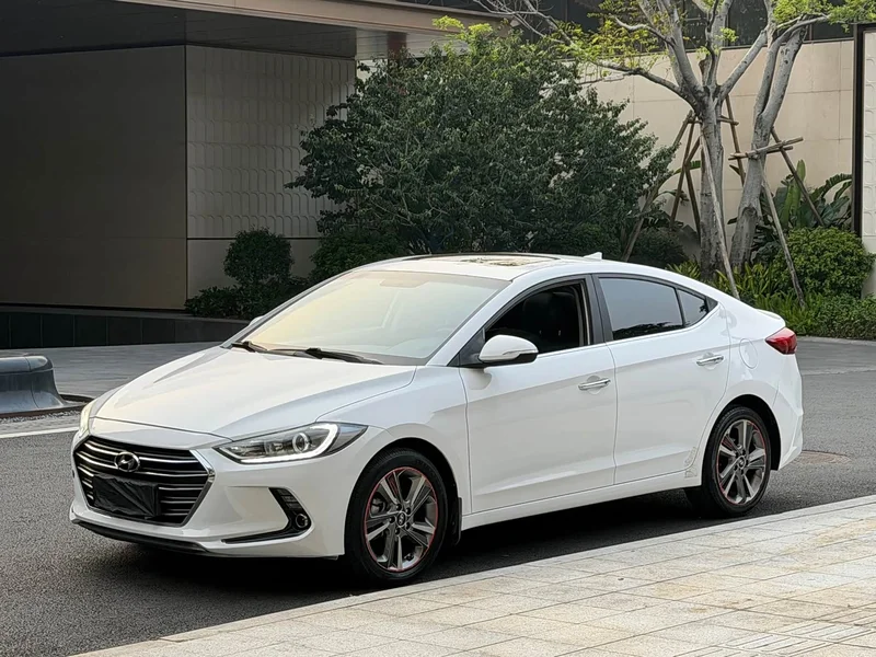 Hyundai Elantra Sport — фото 1
