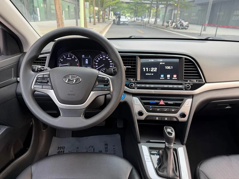 Hyundai Elantra Sport — фото 11