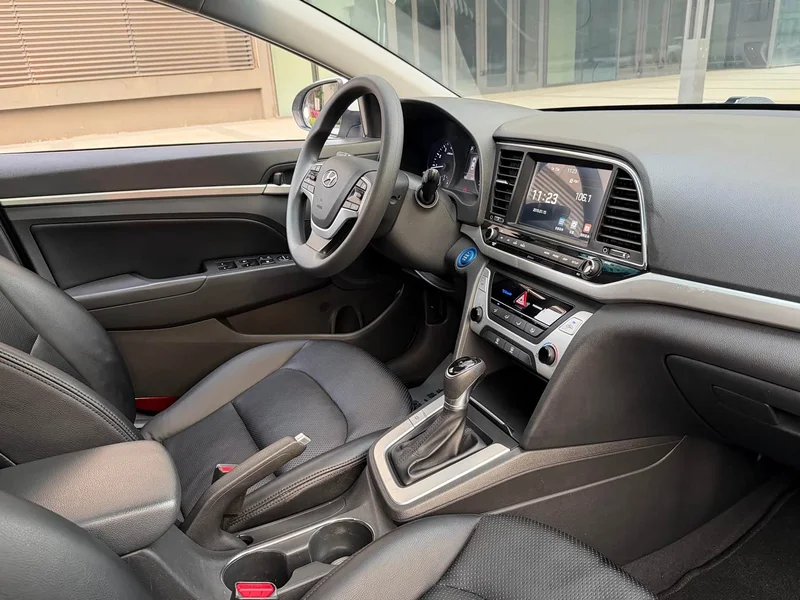 Hyundai Elantra Sport — фото 15