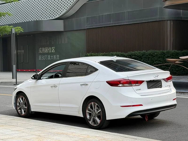 Hyundai Elantra Sport — фото 4