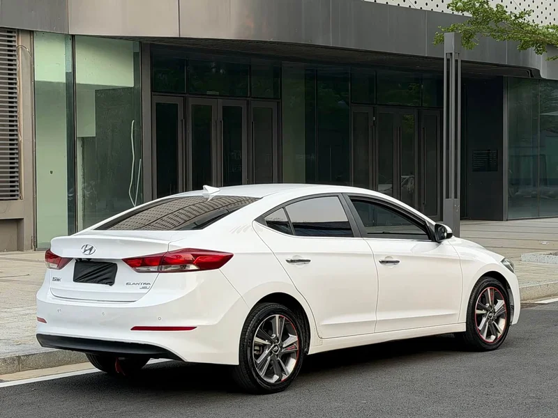 Hyundai Elantra Sport — фото 6