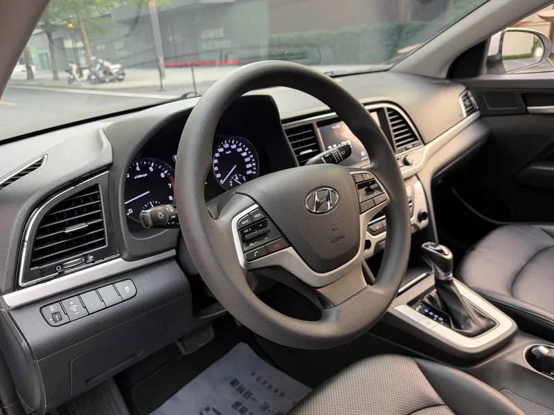 Hyundai Elantra Sport — фото 8