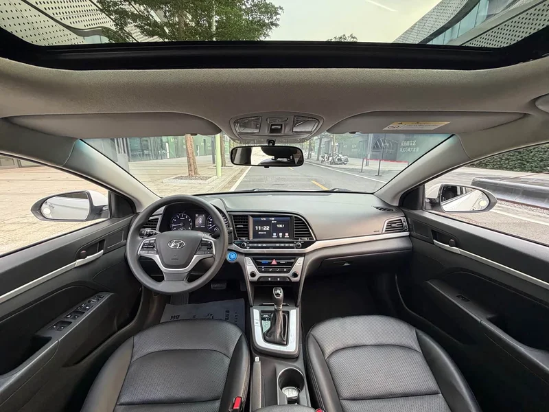 Hyundai Elantra Sport — фото 10