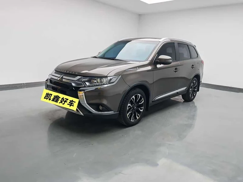 Mitsubishi Outlander — фото 1