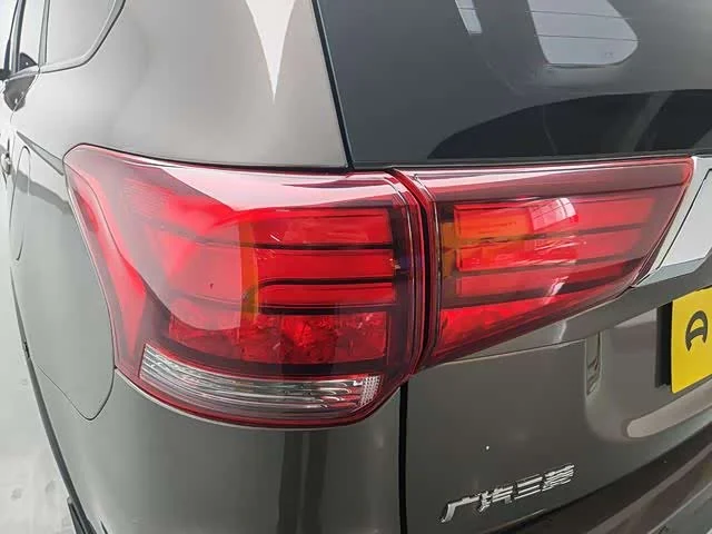 Mitsubishi Outlander — фото 18