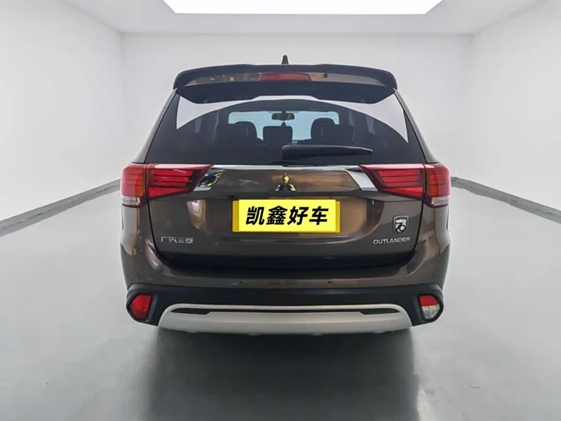 Mitsubishi Outlander — фото 5