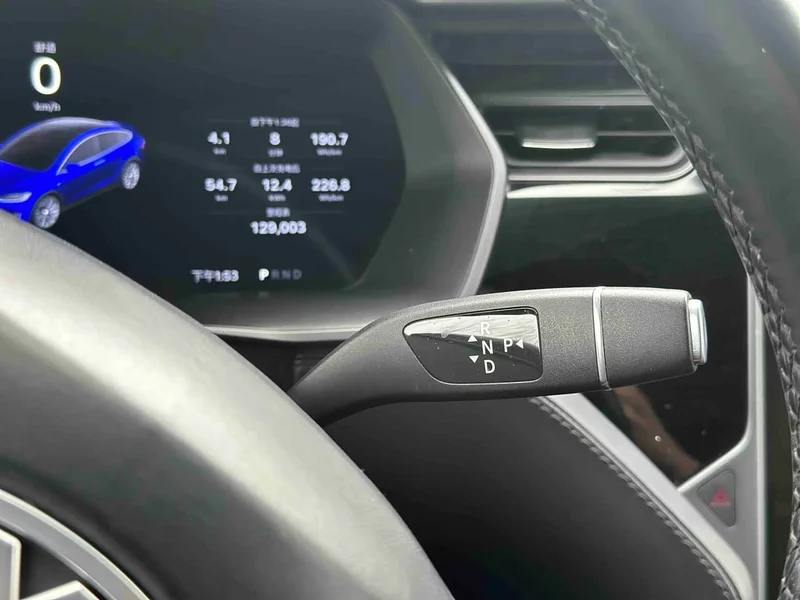 Tesla Model X — фото 12