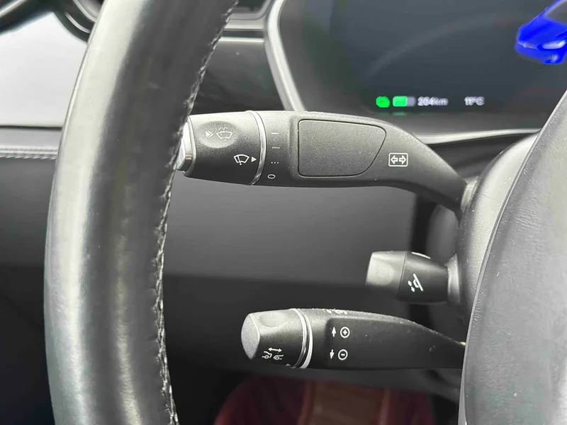Tesla Model X — фото 14