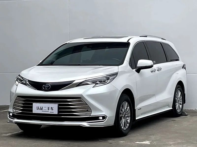 Toyota Sienna — фото 1