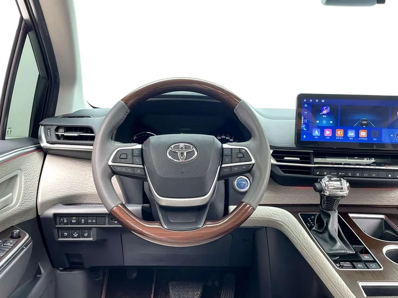 Toyota Sienna — фото 13