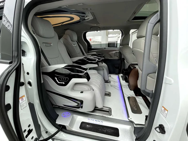 Toyota Sienna — фото 15
