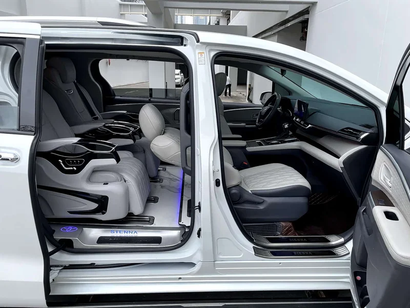 Toyota Sienna — фото 17