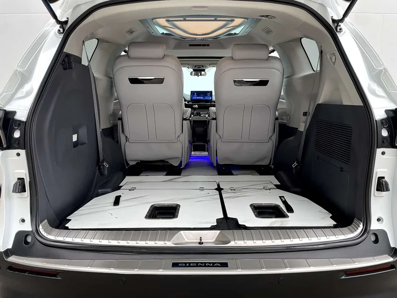 Toyota Sienna — фото 22