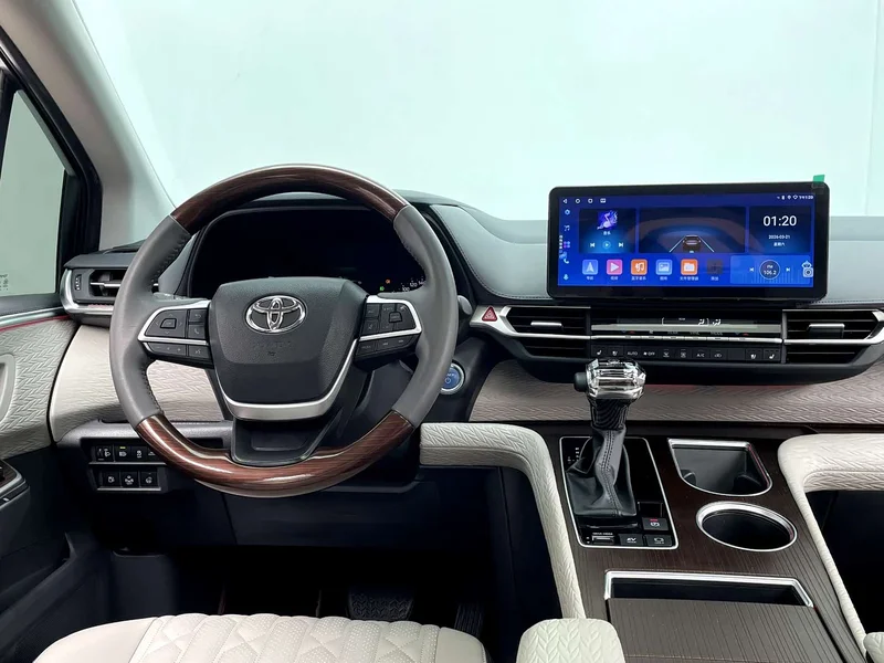 Toyota Sienna — фото 27