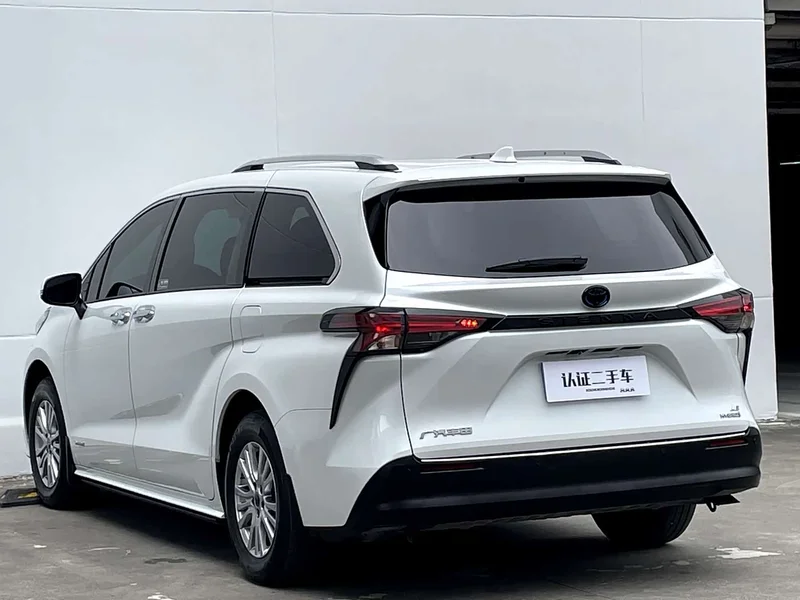 Toyota Sienna — фото 29