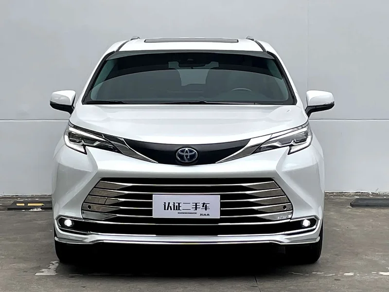 Toyota Sienna — фото 3