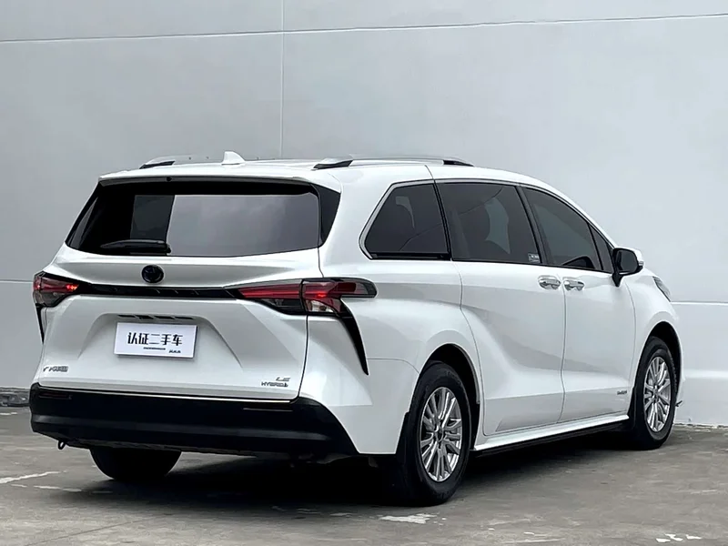 Toyota Sienna — фото 31