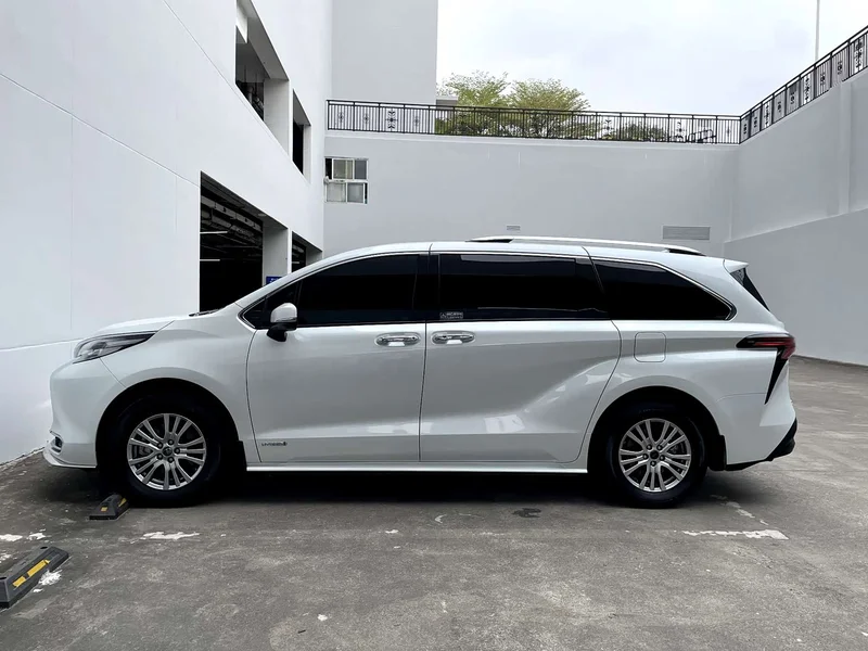 Toyota Sienna — фото 6