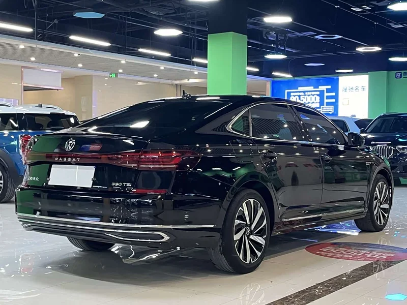 Volkswagen Passat — фото 17