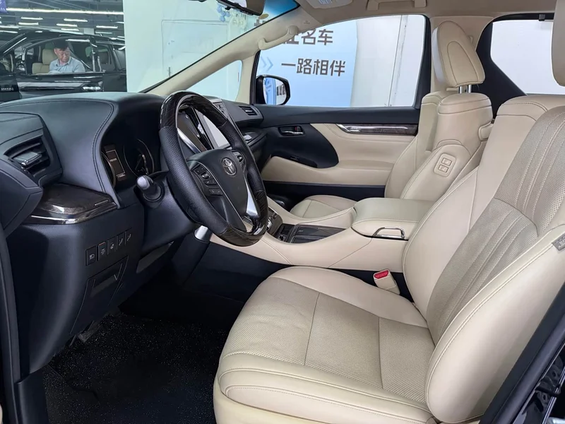 Toyota Vellfire — фото 2