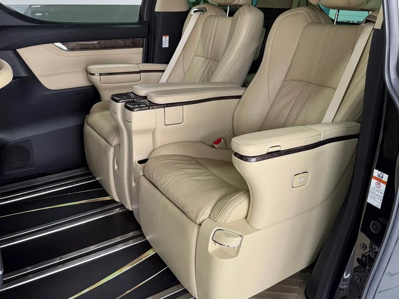 Toyota Vellfire — фото 3