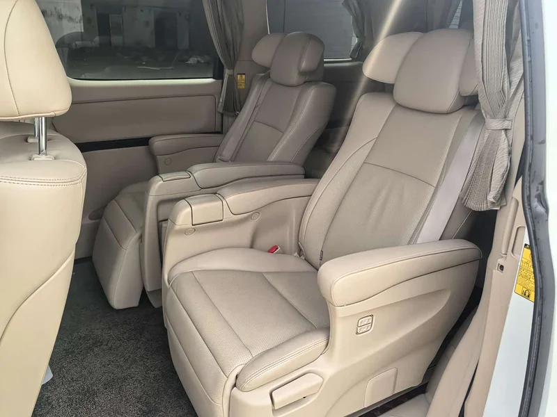 Toyota Alphard — фото 11