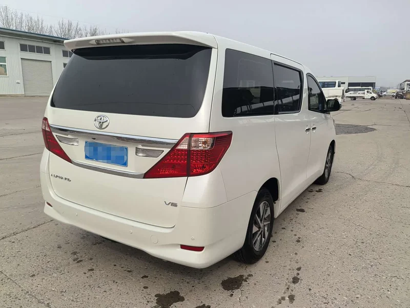 Toyota Alphard — фото 4