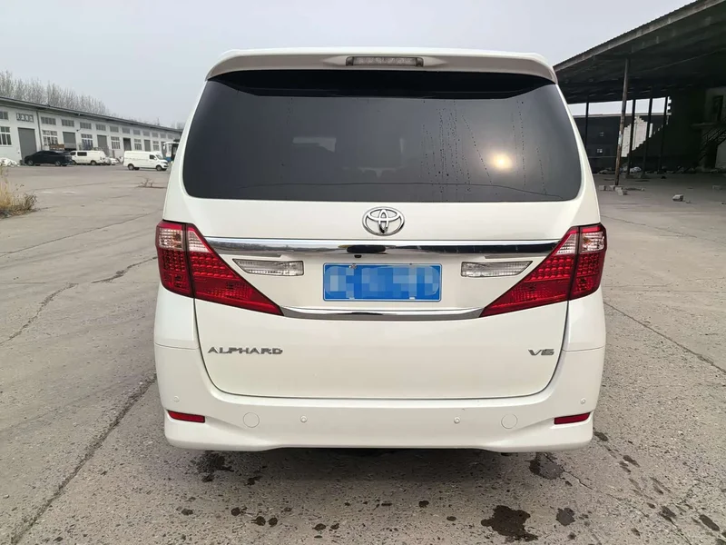 Toyota Alphard — фото 5