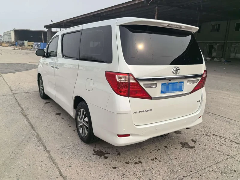 Toyota Alphard — фото 6