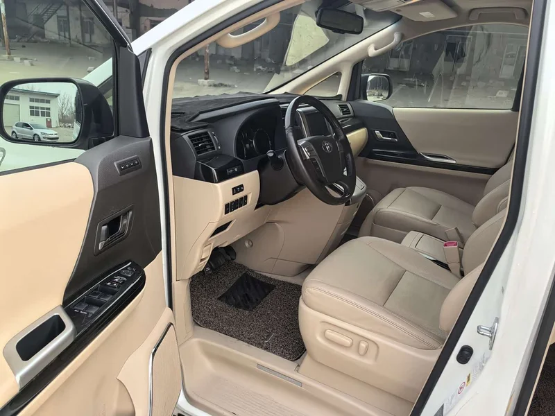 Toyota Alphard — фото 7