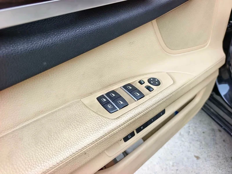 BMW 7-Series — фото 11