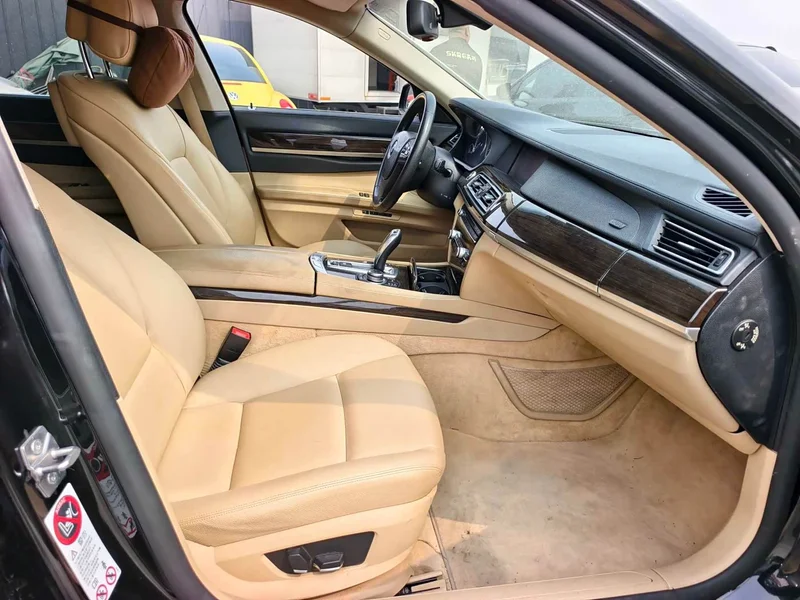 BMW 7-Series — фото 17