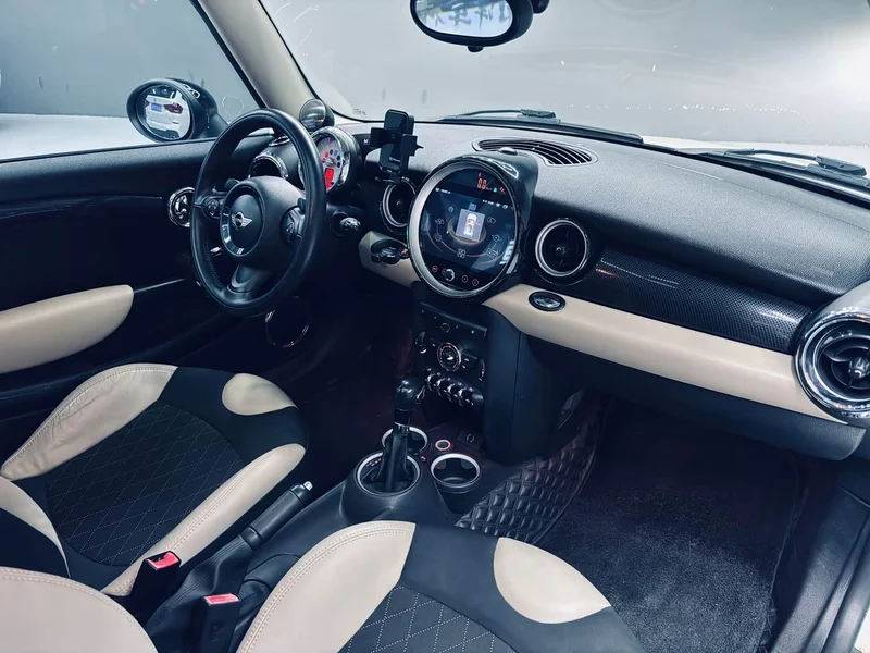 MINI CLUBMAN — фото 15