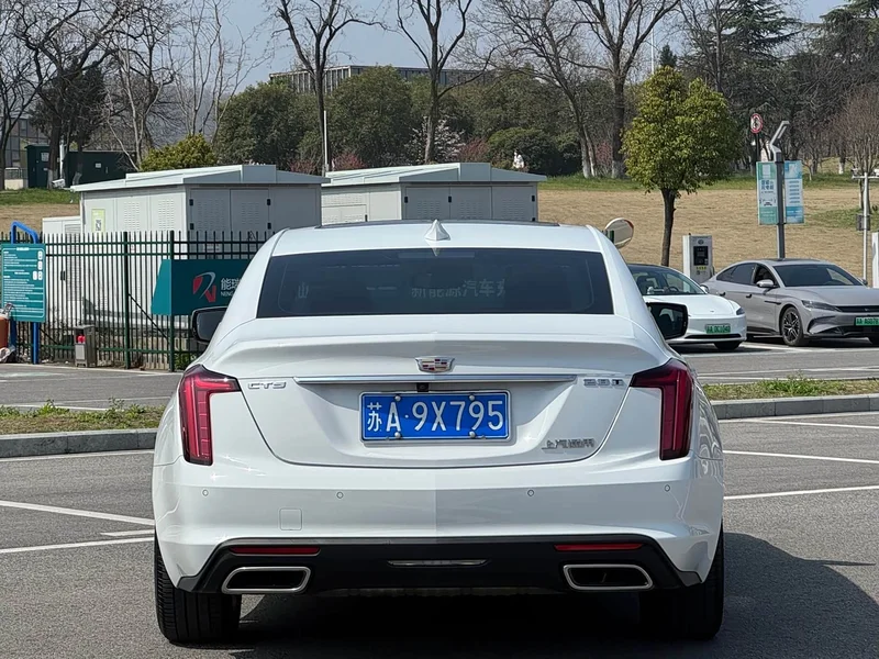 Cadillac CT5 — фото 17