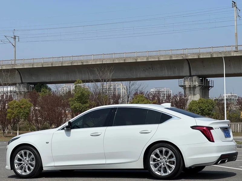 Cadillac CT5 — фото 18