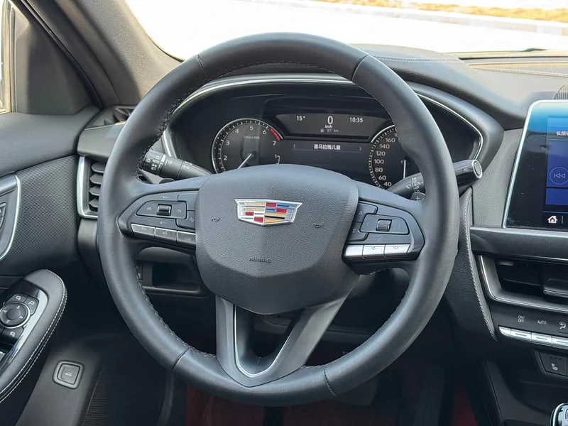 Cadillac CT5 — фото 8