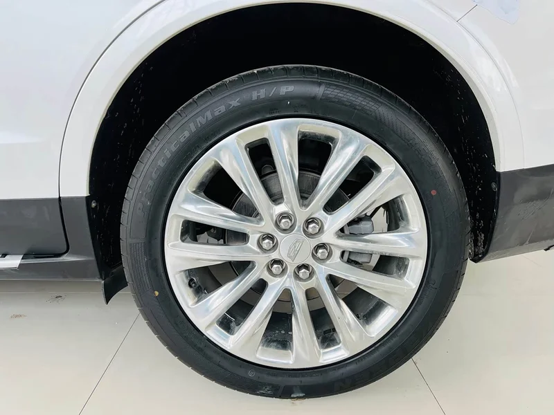 Cadillac XT5 — фото 14